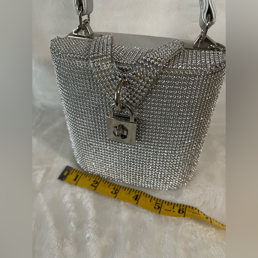 Rainstone handbag with locket clasp, silver sparkly cocktail party ready - Picture 9 of 10